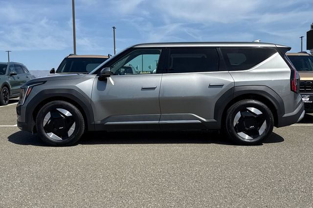 Certified 2024 Kia EV9 Light Long Range RWD image 9