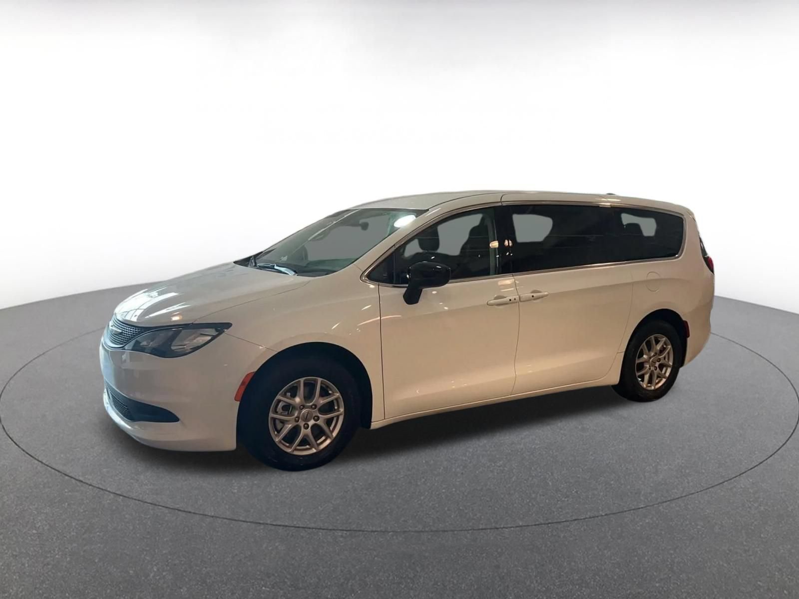 Used 2024 Chrysler Voyager LX FWD image 7