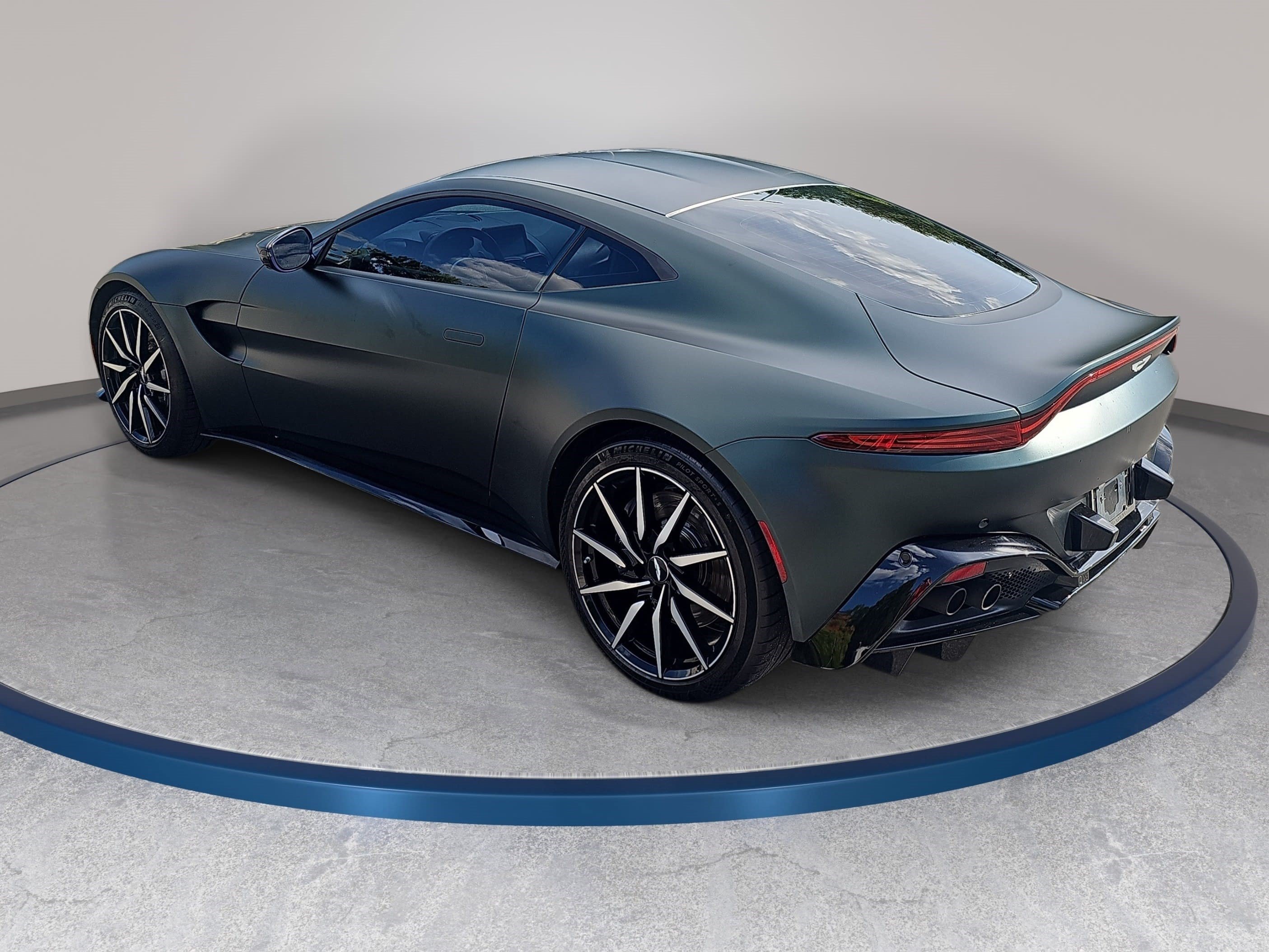 Used 2019 Aston Martin V8 Vantage Coupe RWD image 7