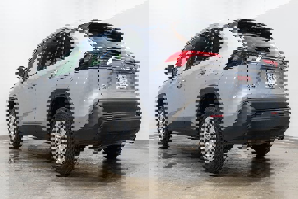 Used 2024 Toyota RAV4 LE AWD/4WD image 7