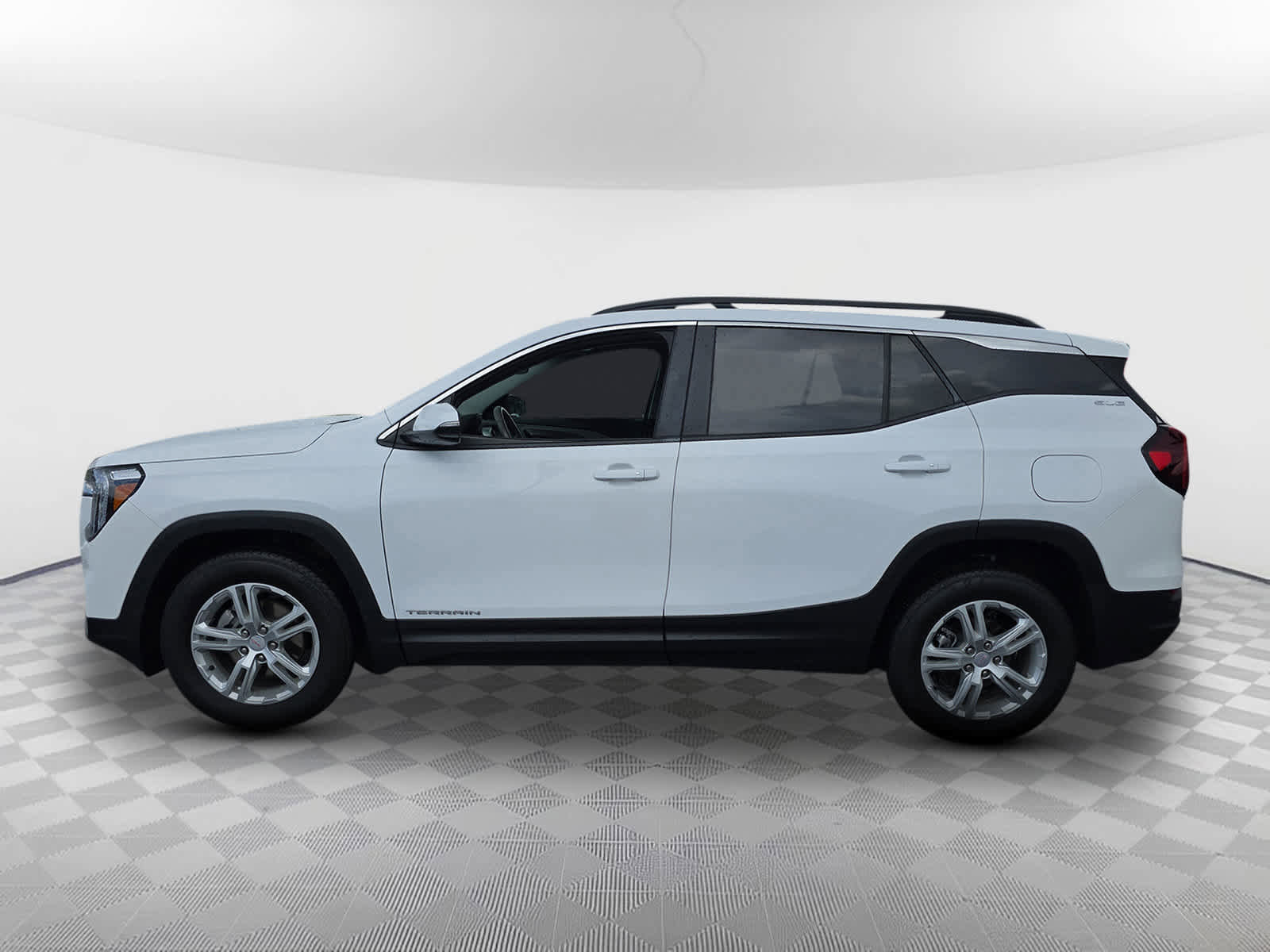 Used 2023 GMC Terrain SLE w/ Driver Convenience Package image 4