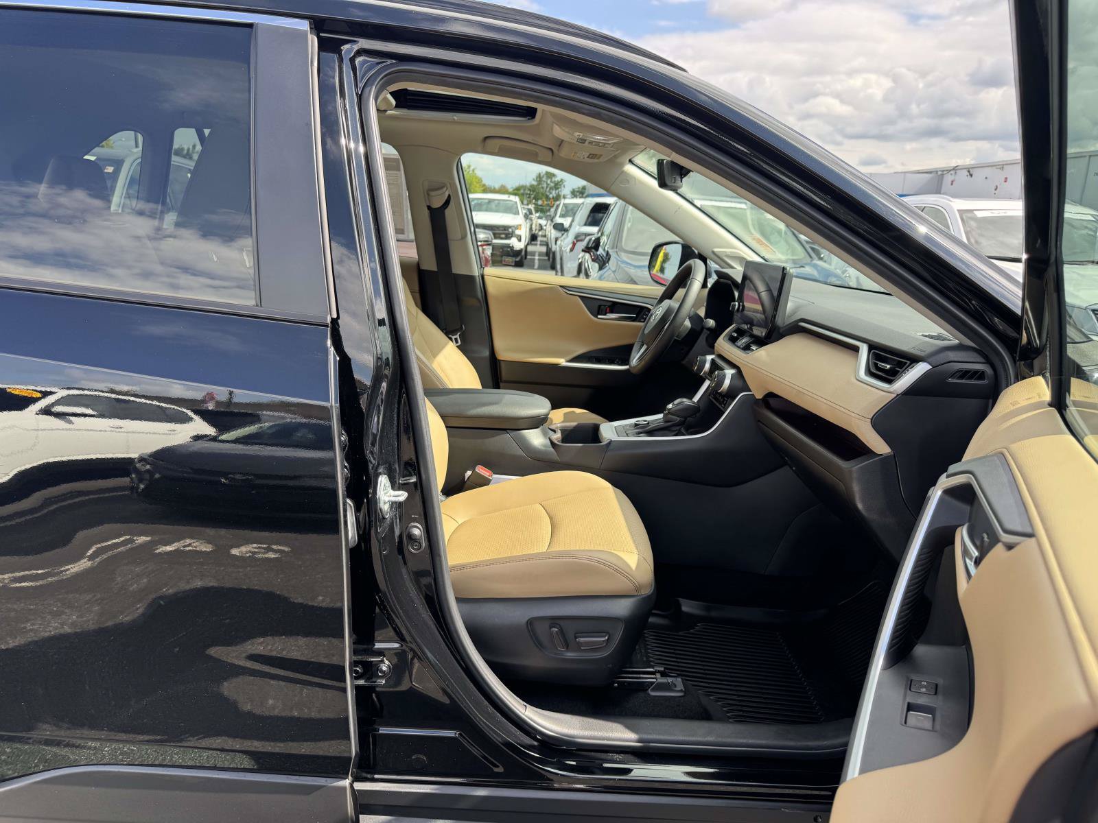 Used 2024 Toyota RAV4 Limited AWD/4WD image 15