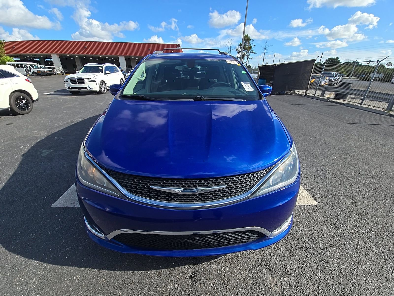 Used 2018 Chrysler Pacifica Touring-L FWD video 2