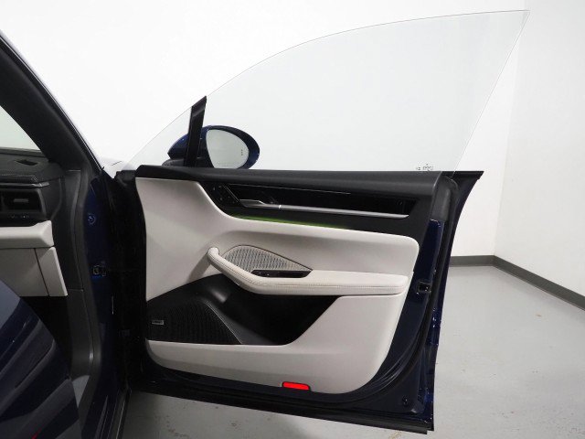 Used 2024 Porsche Macan 4 Electric image 76