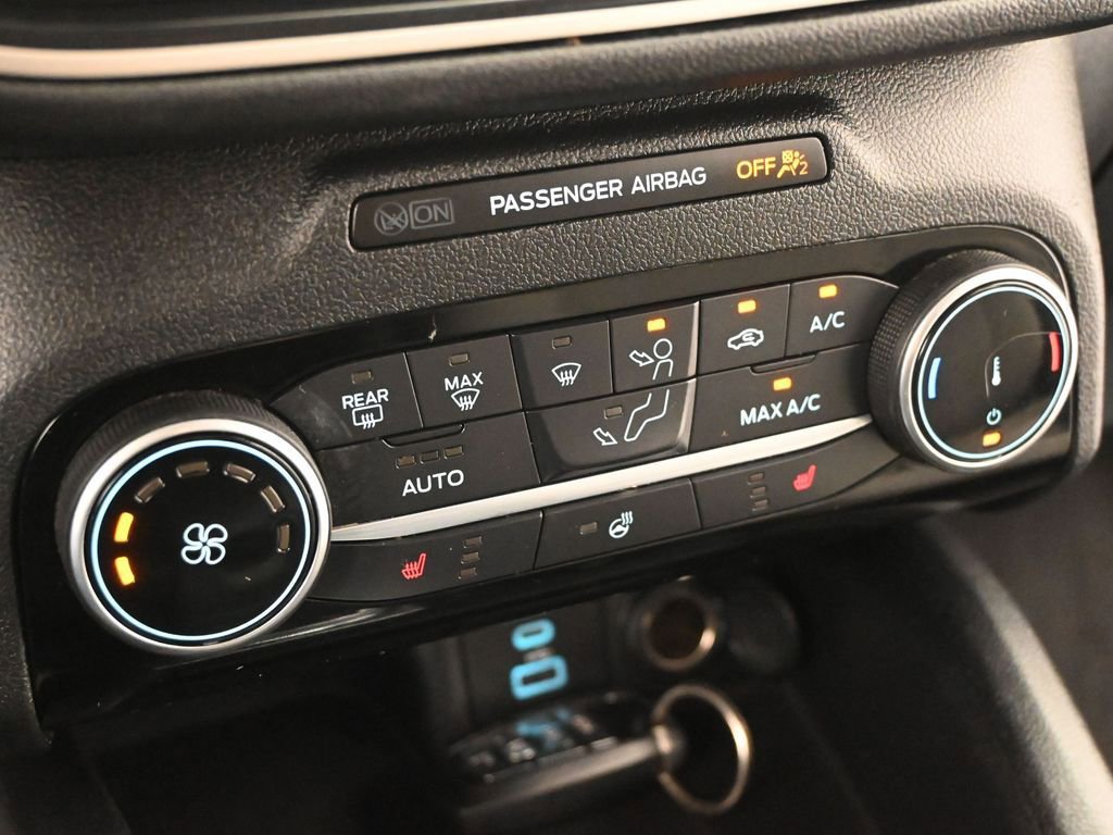 Certified 2022 Ford Escape SE w/ Cold Weather Package AWD/4WD image 17