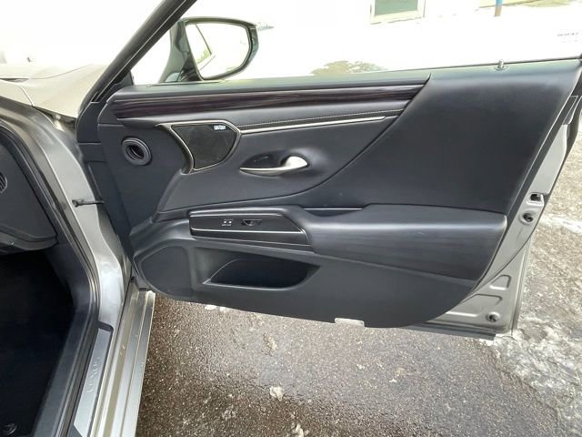 Used 2020 Lexus ES 350 w/ Luxury Package image 34