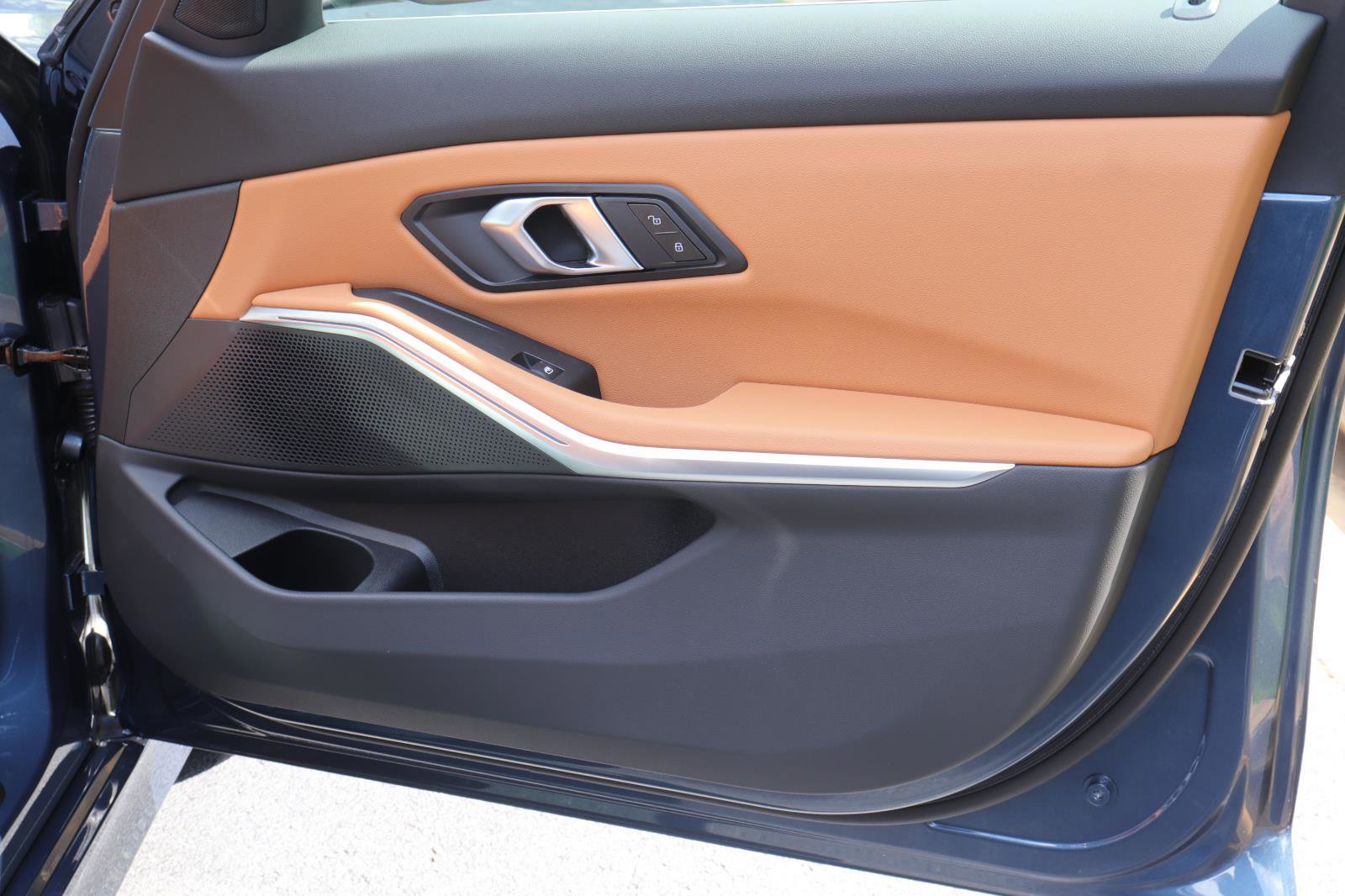 New 2025 BMW 330i Sedan w/ Convenience Package image 17