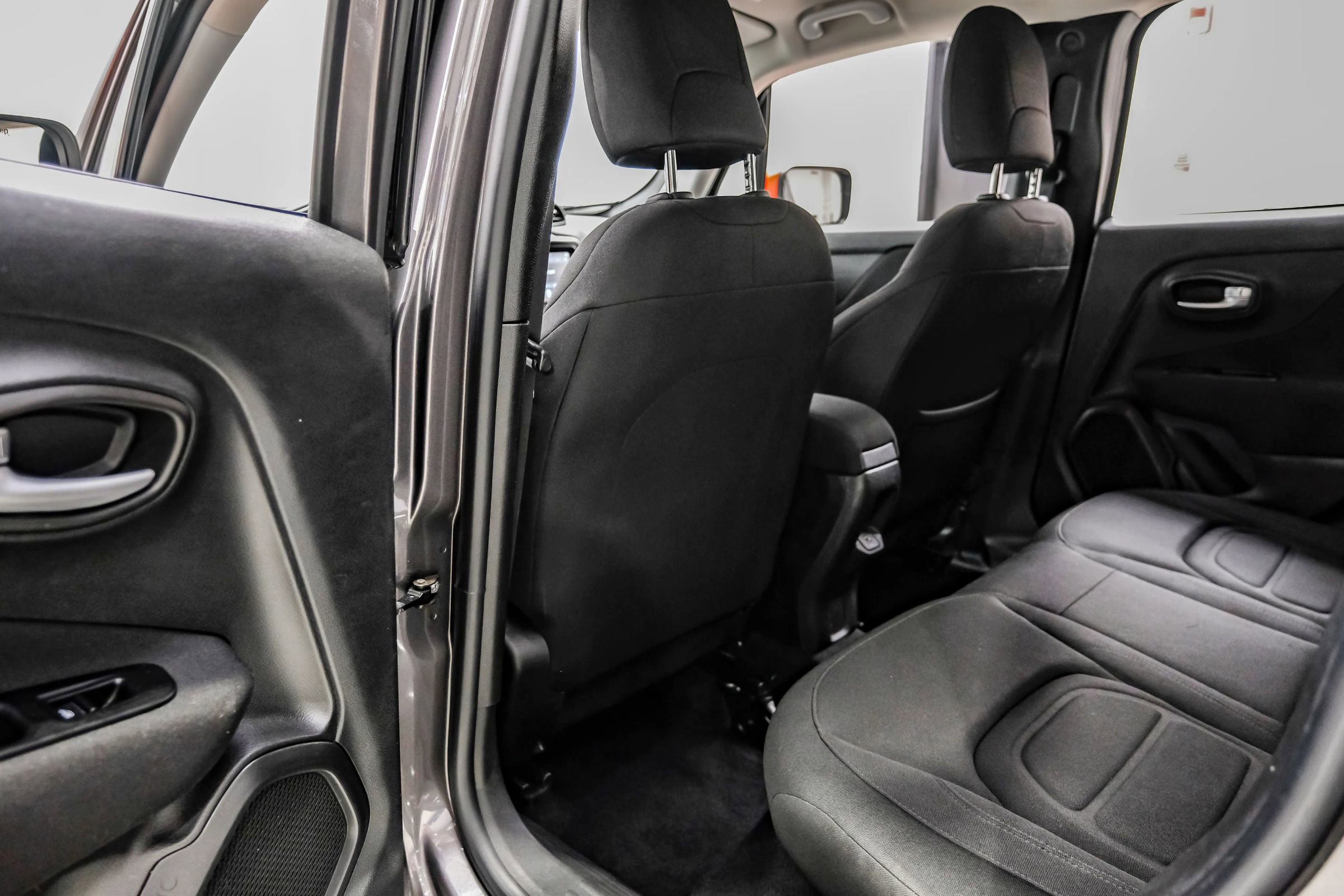 Used 2020 Jeep Renegade Latitude image 39