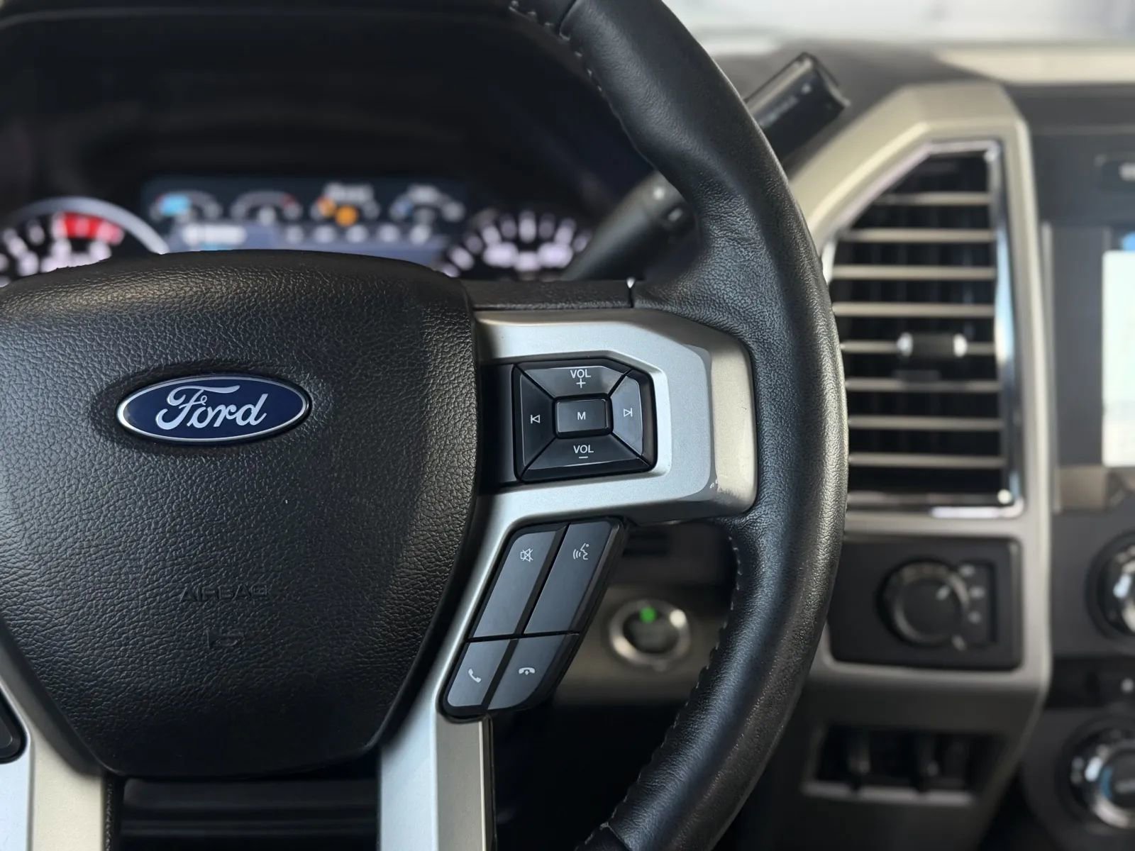 Used 2017 Ford F350 Lariat w/ Lariat Ultimate Package image 23