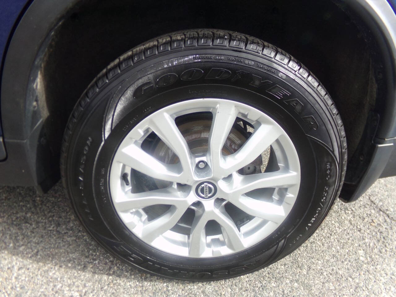 Used 2018 Nissan Rogue SV w/ Premium Package AWD/4WD image 15