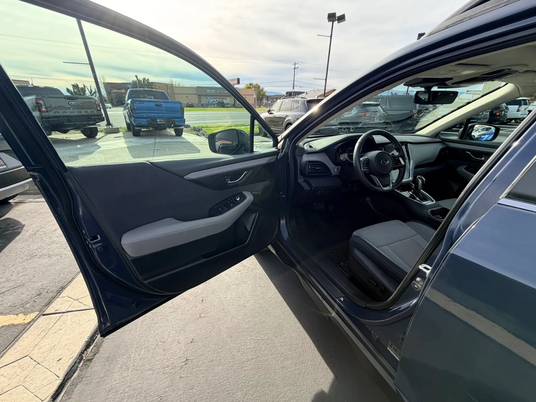Used 2025 Subaru Outback Premium w/ Popular Package #1A AWD/4WD image 9