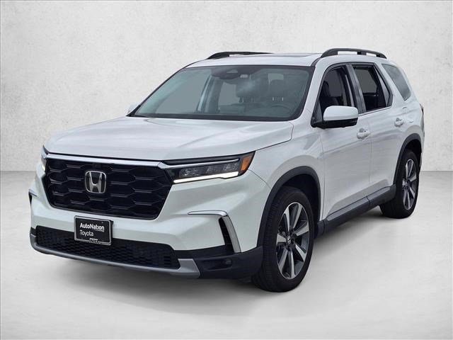 Used 2025 Honda Pilot Elite image 1