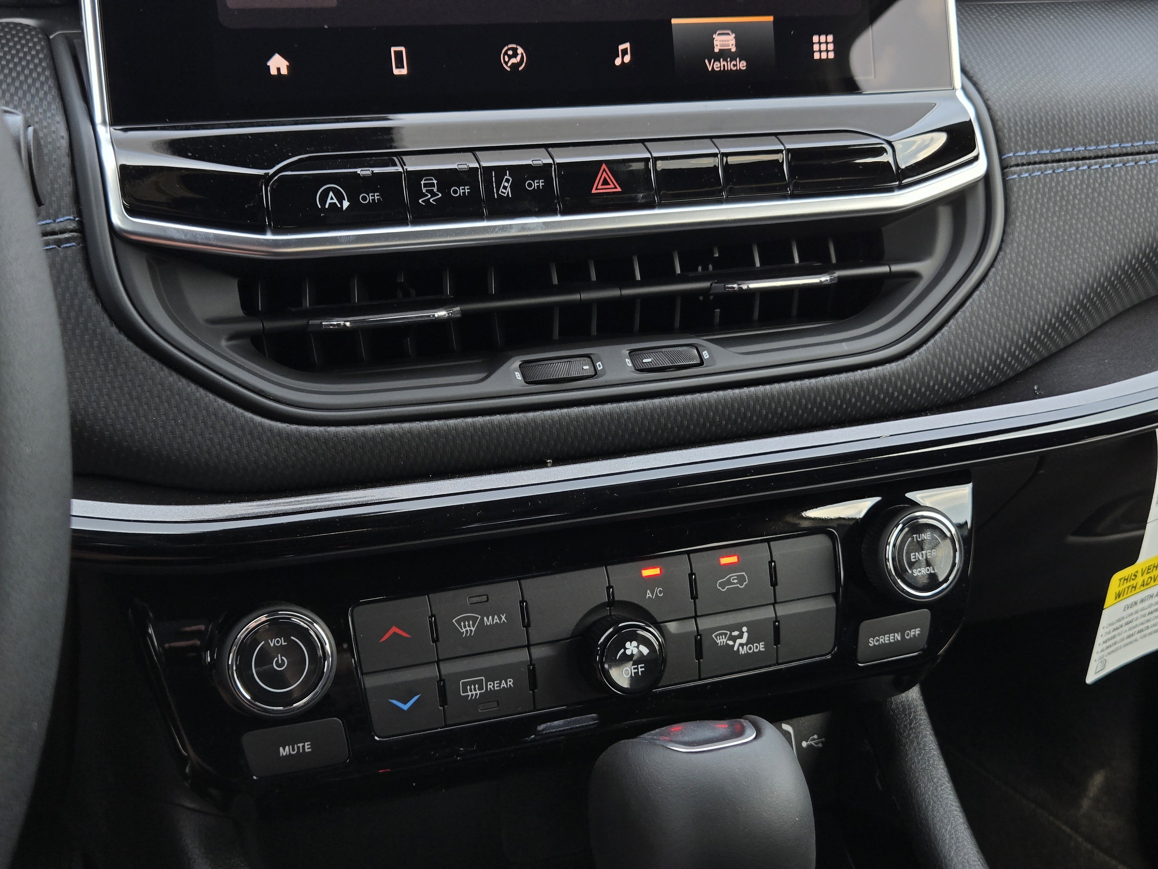 New 2026 Jeep Compass Latitude image 12