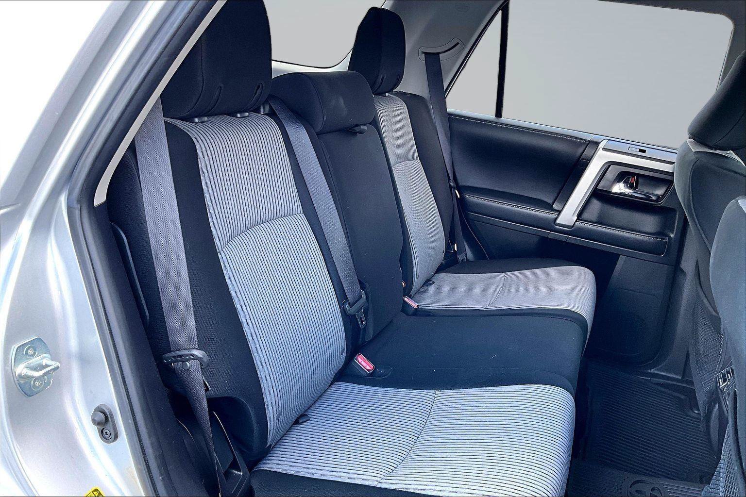 Used 2018 Toyota 4Runner SR5 AWD/4WD image 28