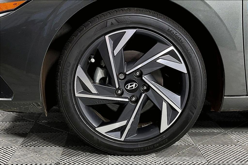 Used 2025 Hyundai Elantra Sport image 7