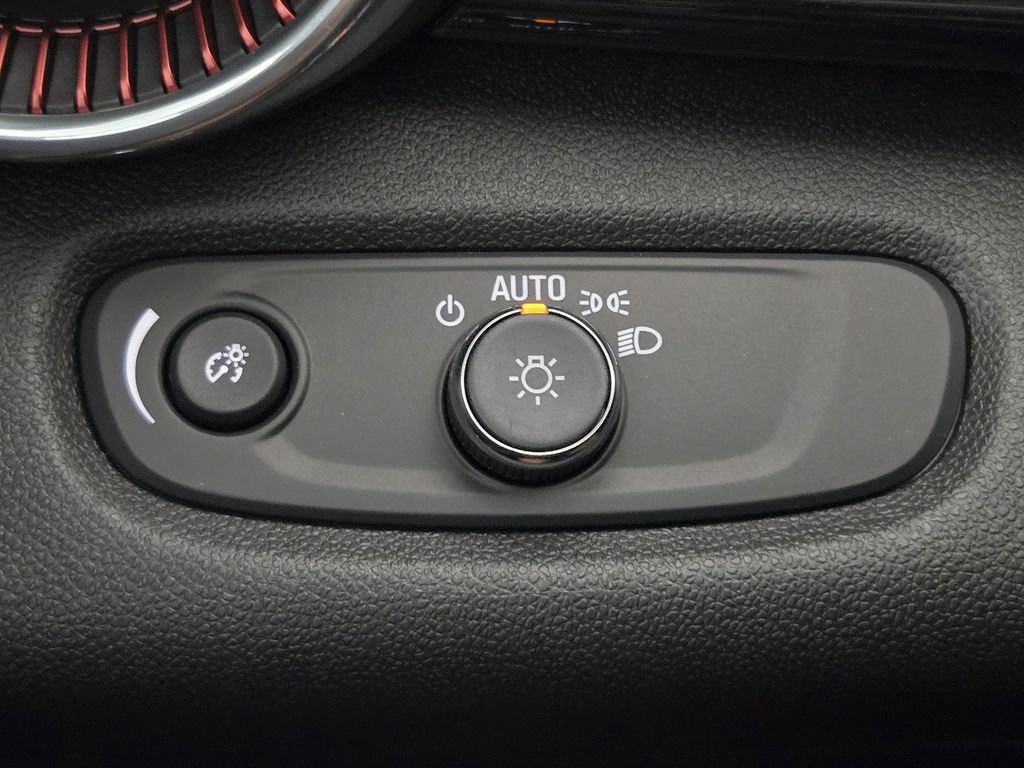 New 2026 Chevrolet Trax RS w/ Sunroof Package FWD image 23