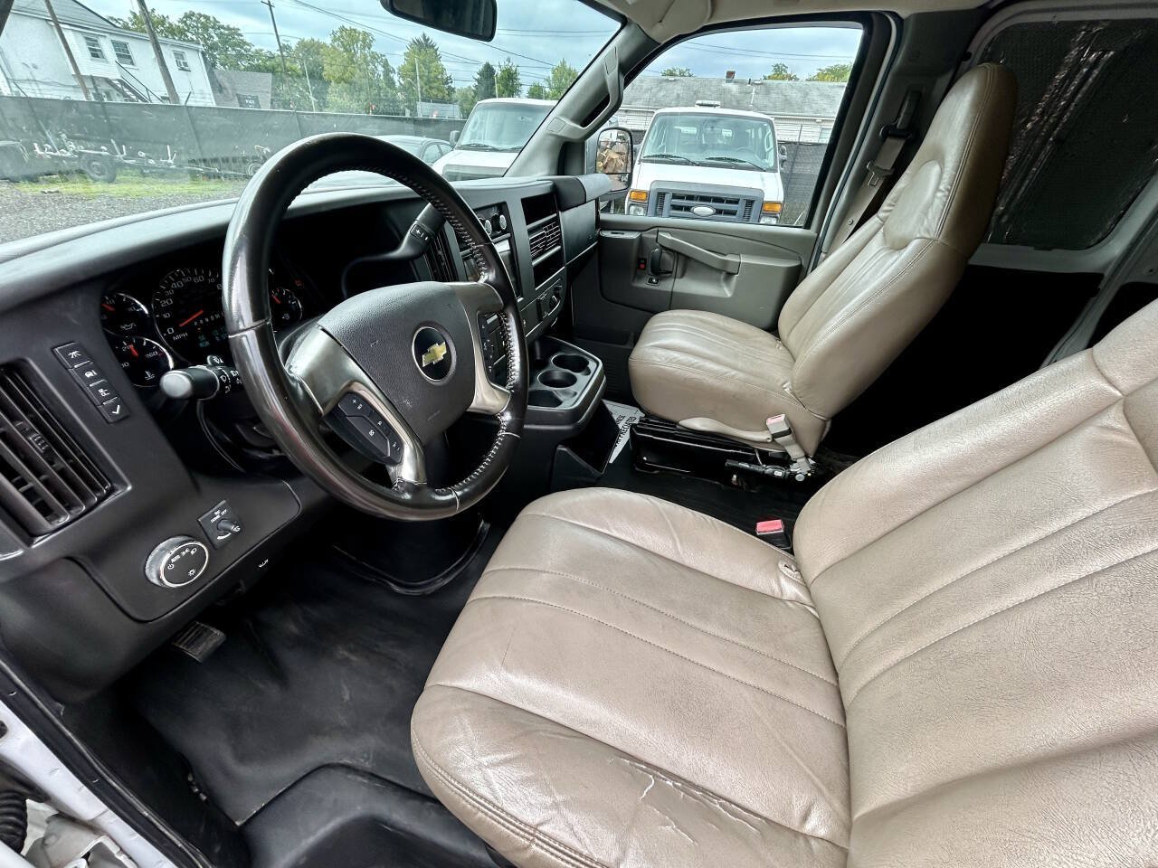 Used 2018 Chevrolet Express 2500 w/ Driver Convenience Package RWD image 9