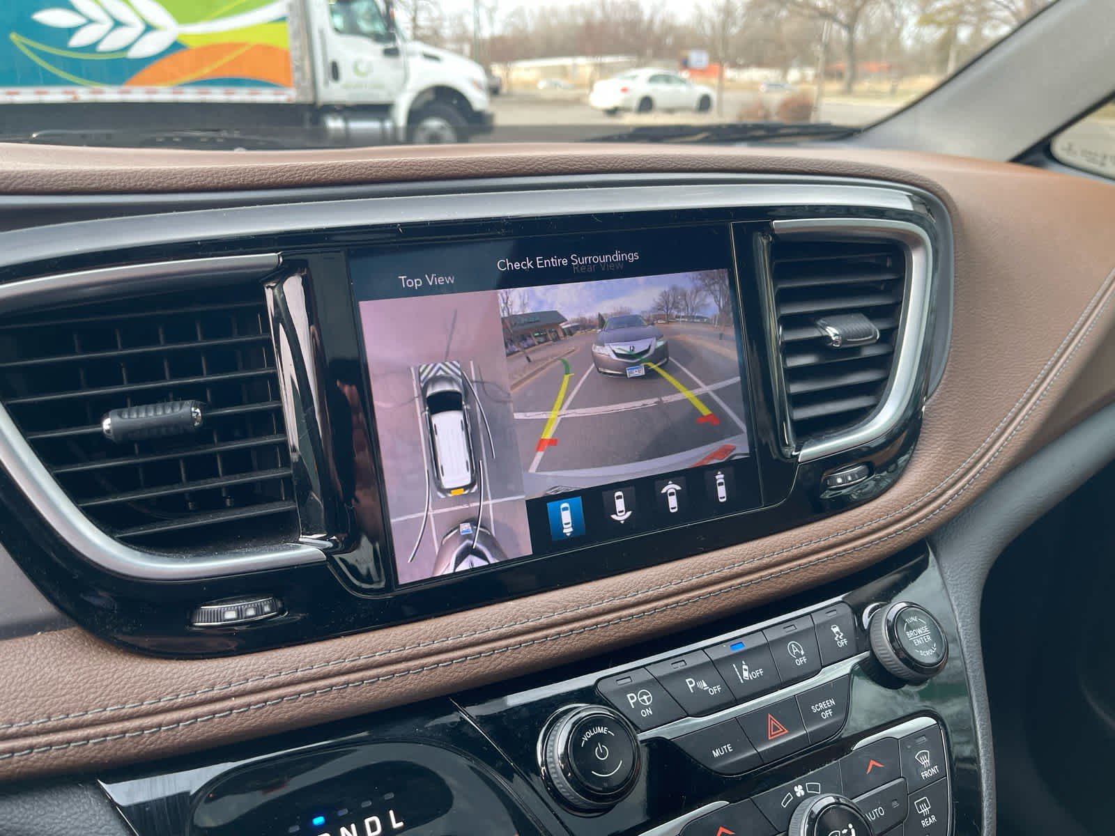 Used 2020 Chrysler Pacifica Limited w/ Tire & Wheel Group image 9