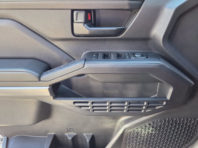 Used 2025 Toyota Tacoma SR5 AWD/4WD image 40