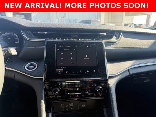 Used 2025 Jeep Grand Cherokee Altitude image 7