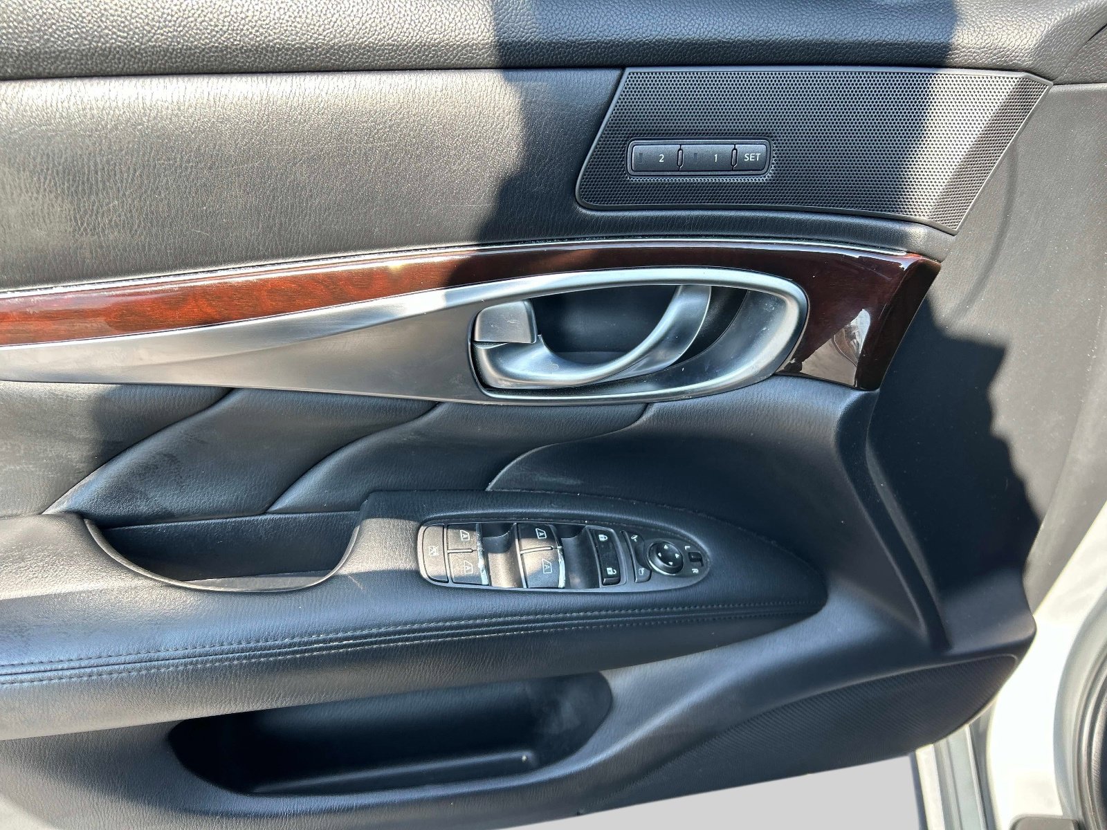 Used 2011 INFINITI M37 w/ Premium Pkg image 19