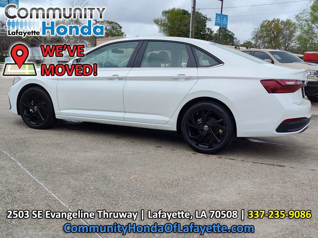 Used 2025 Volkswagen Jetta SE w/ Black Wheel Package FWD image 5