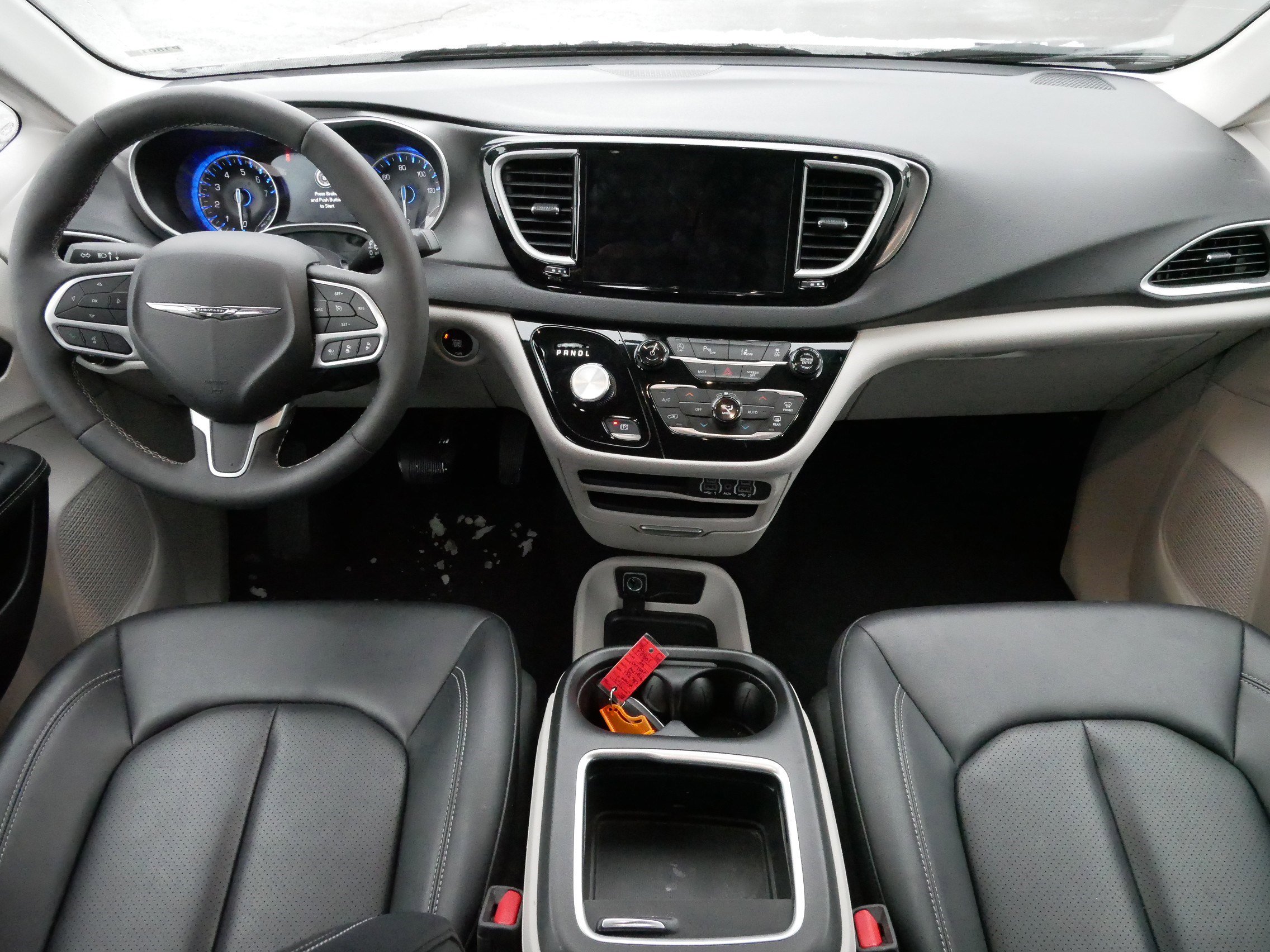 Used 2024 Chrysler Pacifica Touring-L image 10