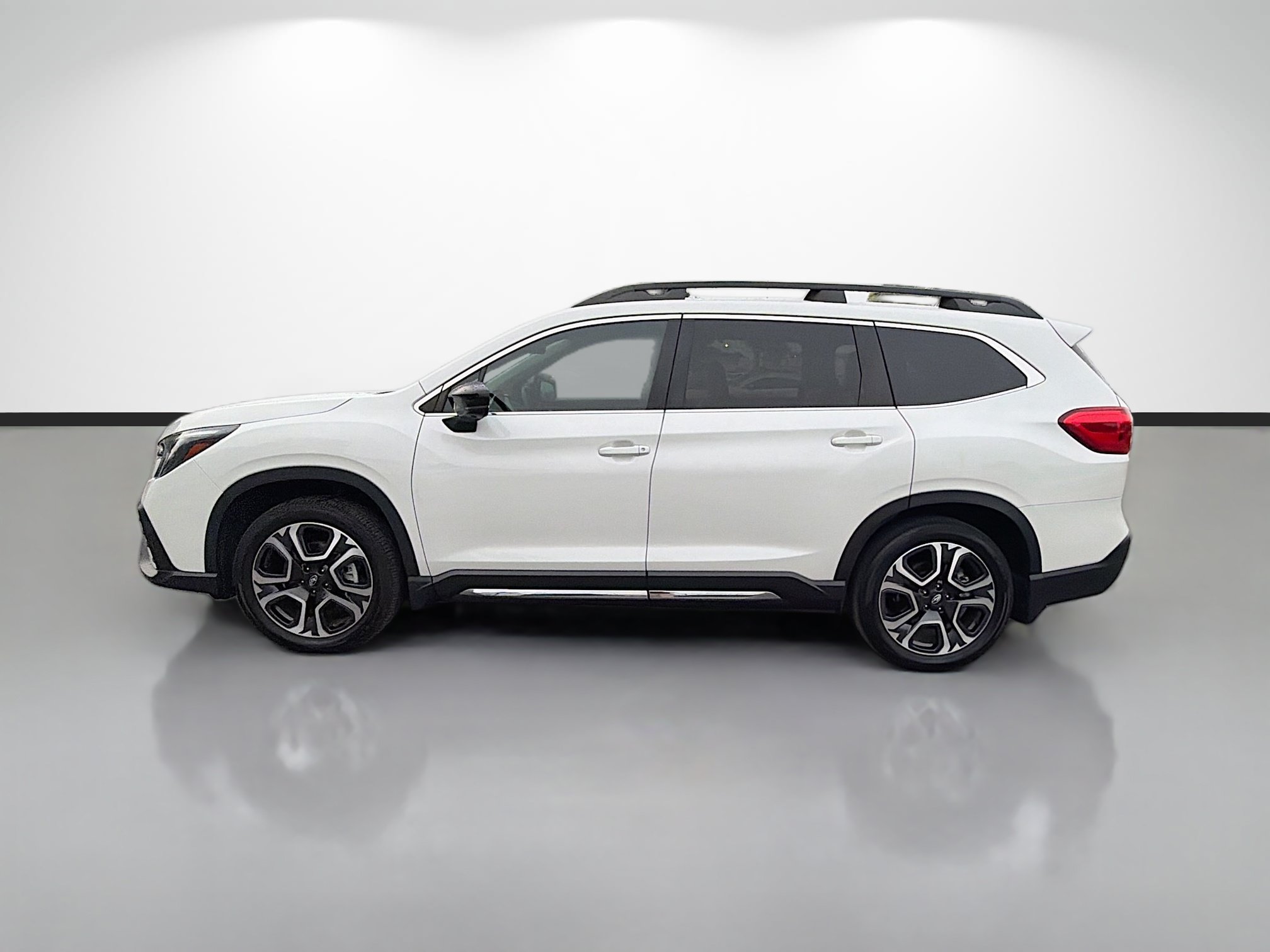 Used 2024 Subaru Ascent Limited w/ Technology Package AWD/4WD image 6