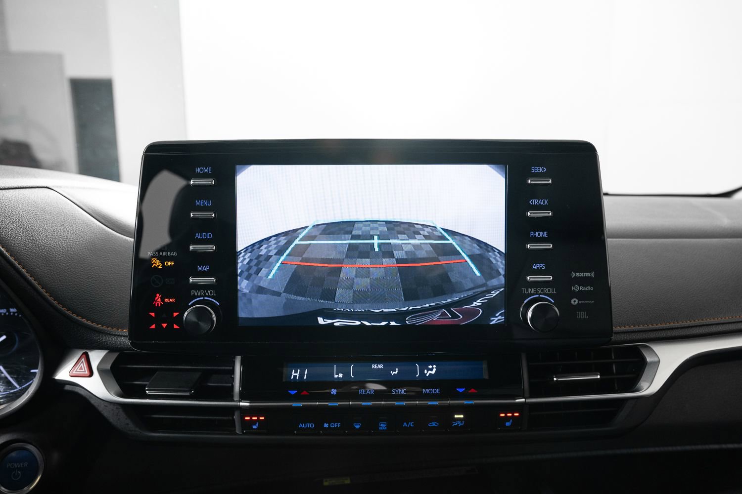 Used 2022 Toyota Sienna XSE image 39