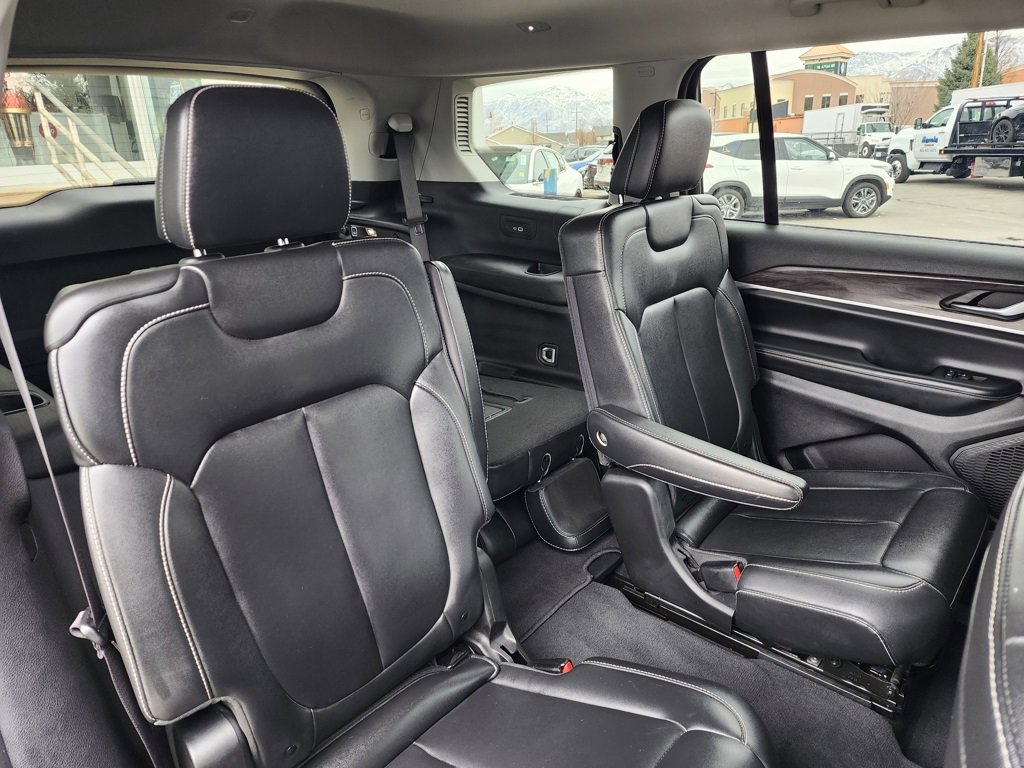 Used 2023 Jeep Grand Cherokee L Limited image 19