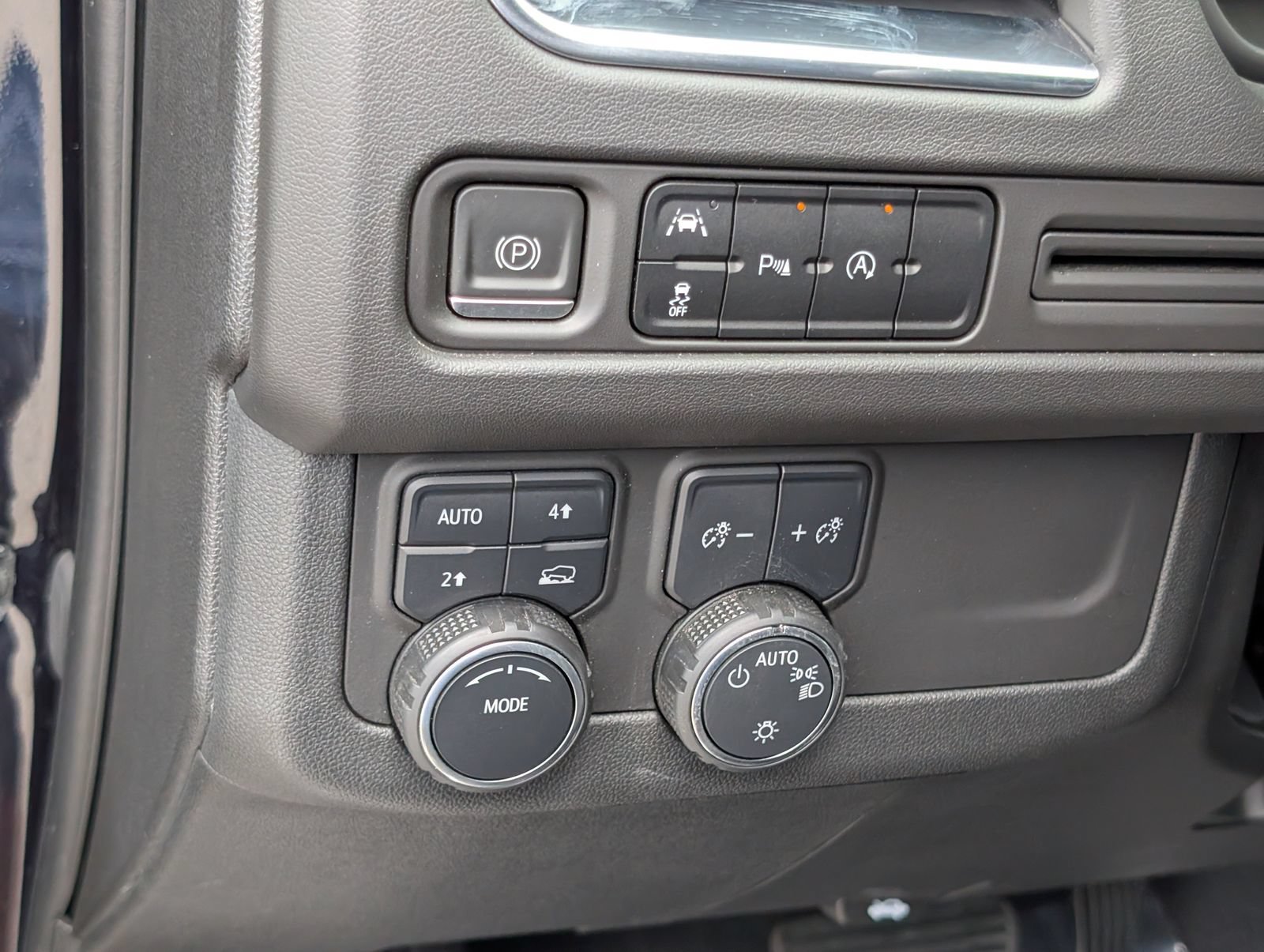 Used 2023 Chevrolet Tahoe RST AWD/4WD image 25