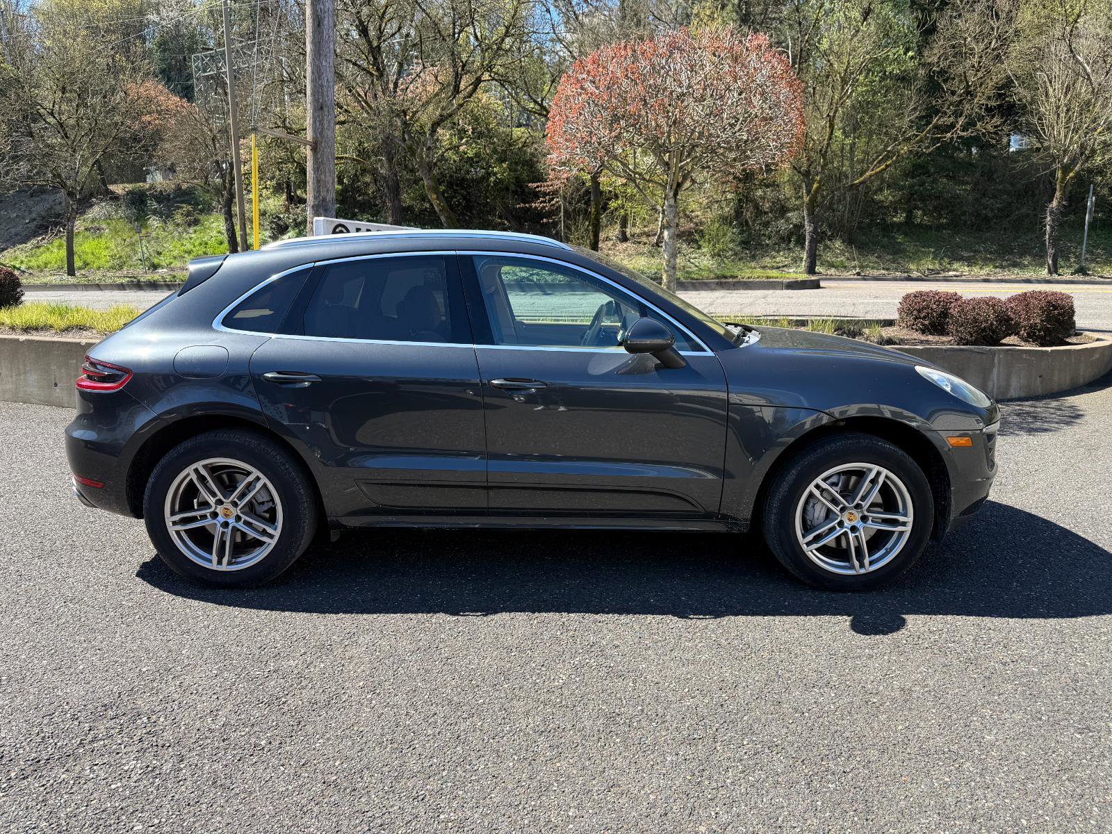 Used 2017 Porsche Macan S image 9