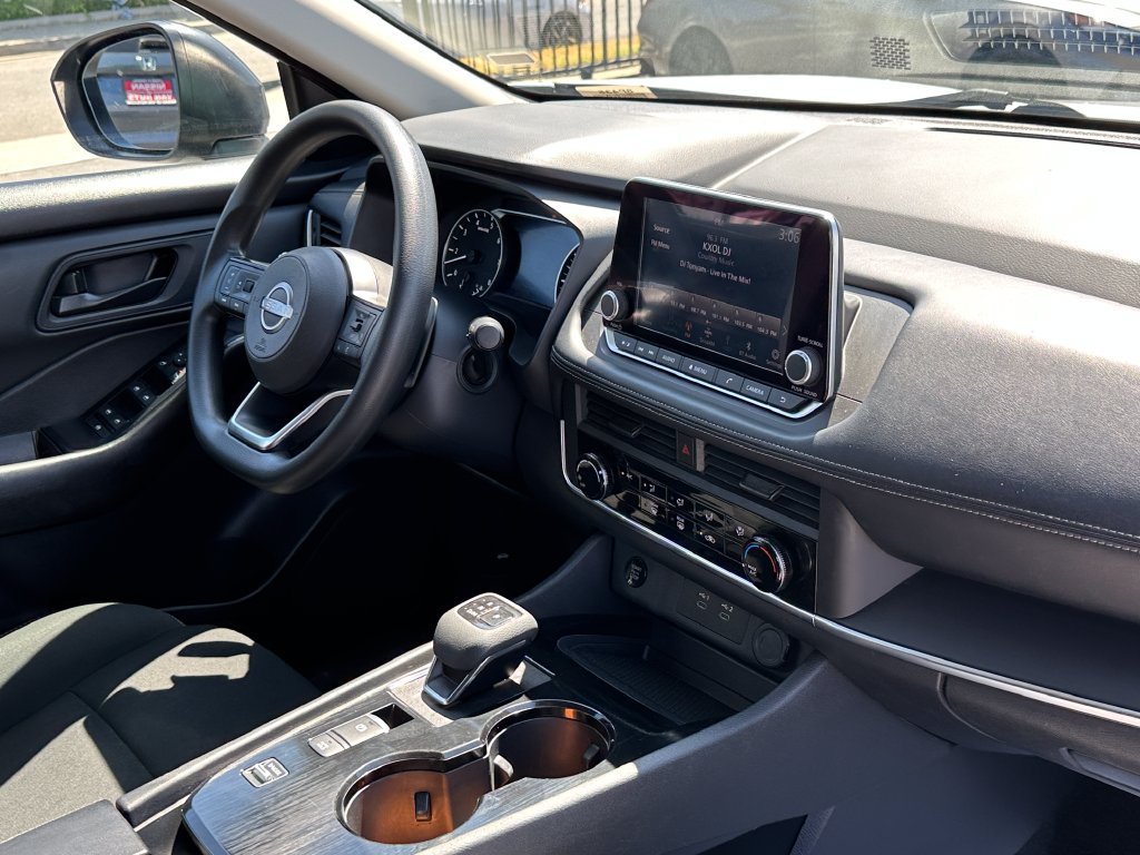 Used 2024 Nissan Rogue S FWD image 14