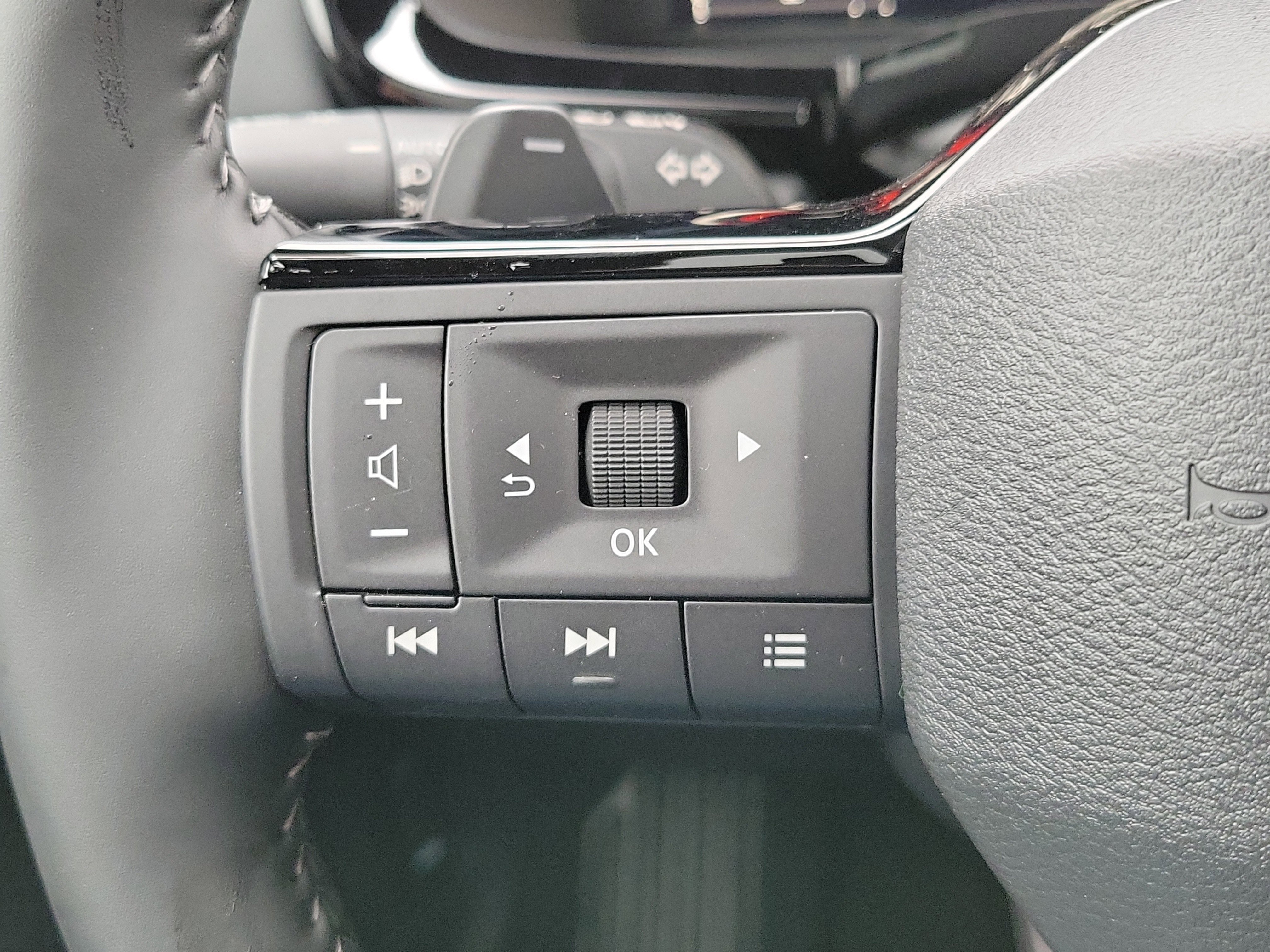 New 2026 Nissan Pathfinder Platinum image 17