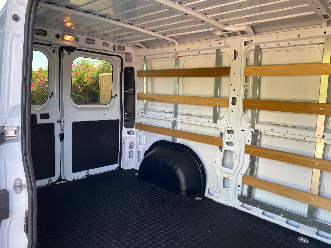 Used 2025 RAM ProMaster 2500 w/ U-Haul Equipment Group FWD image 29