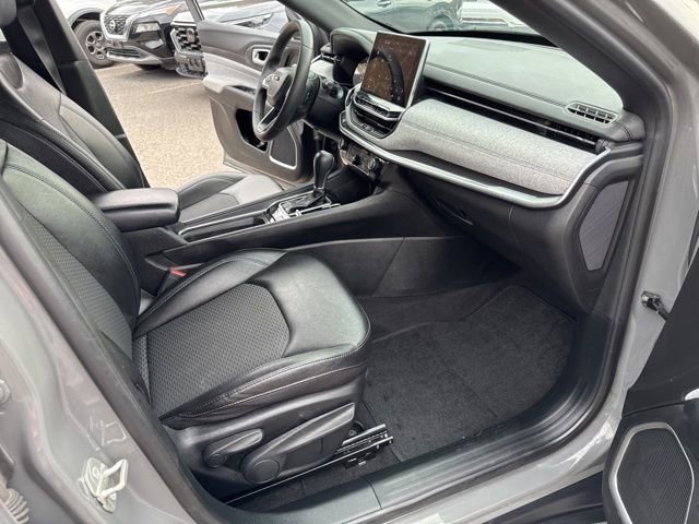 Used 2024 Jeep Compass Latitude image 26