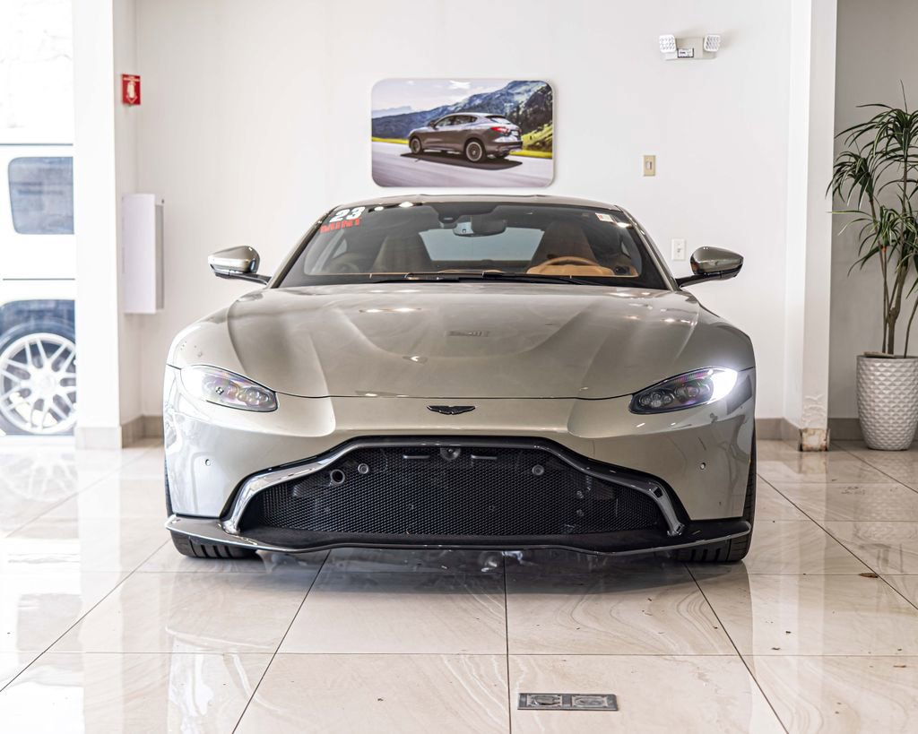 Used 2023 Aston Martin V8 Vantage Coupe image 2
