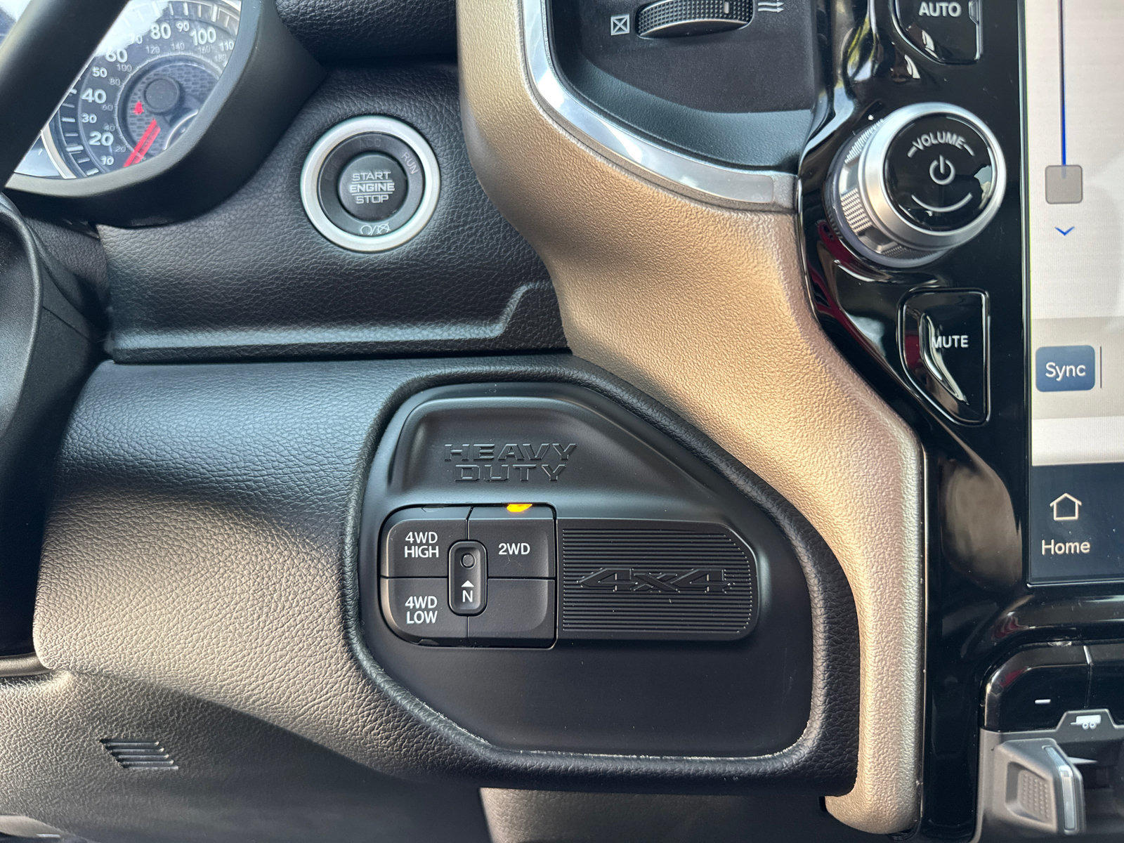 Used 2024 RAM 2500 Laramie w/ Safety Group AWD/4WD image 14