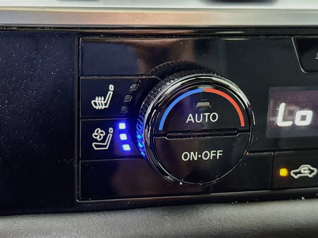 Used 2024 Nissan Pathfinder Platinum AWD/4WD image 13