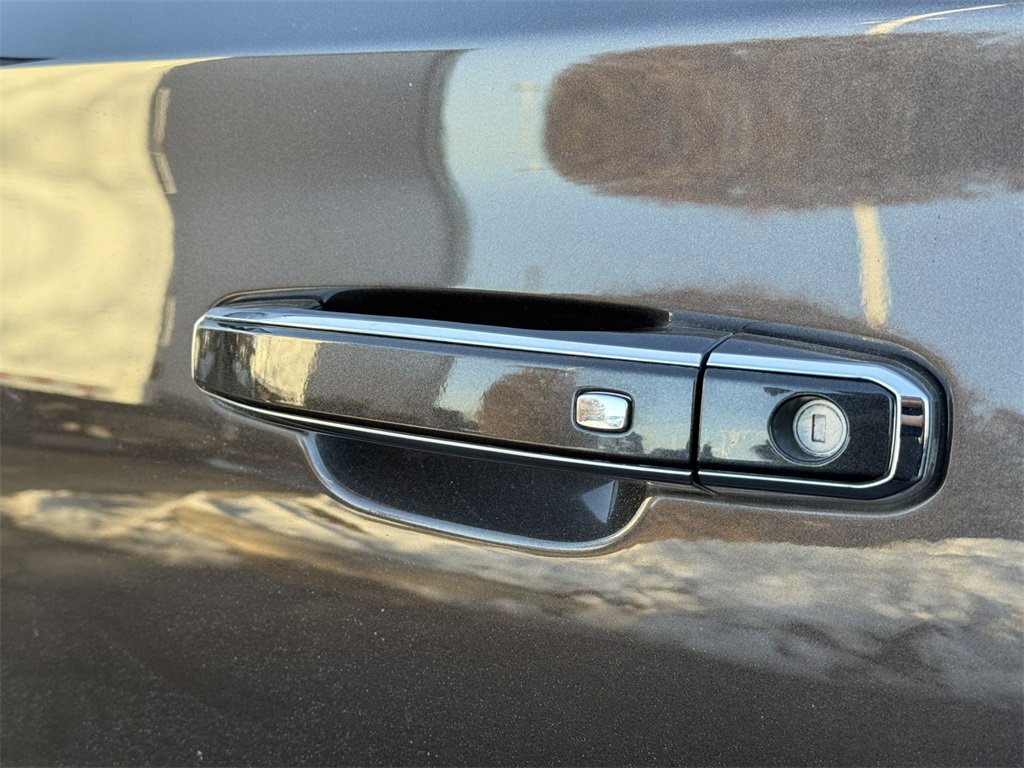 Used 2018 GMC Yukon XL Denali w/ Denali Ultimate Package image 13