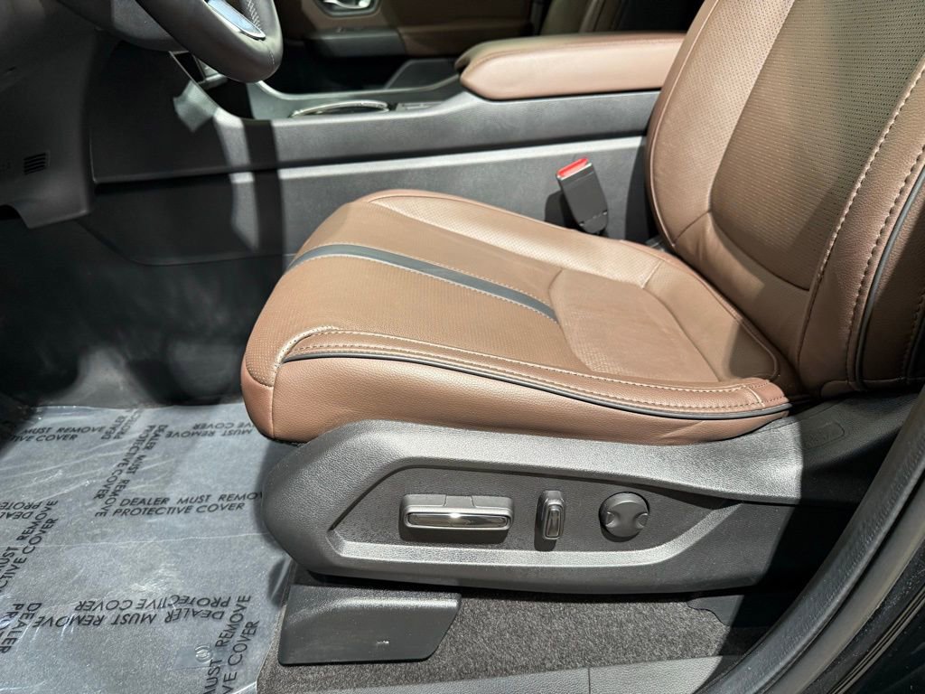 Used 2025 Honda Pilot Elite image 14