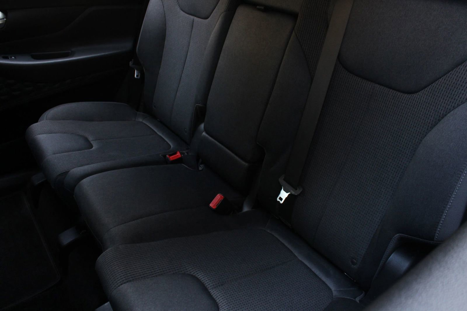 Used 2019 Hyundai Santa Fe SE FWD image 17