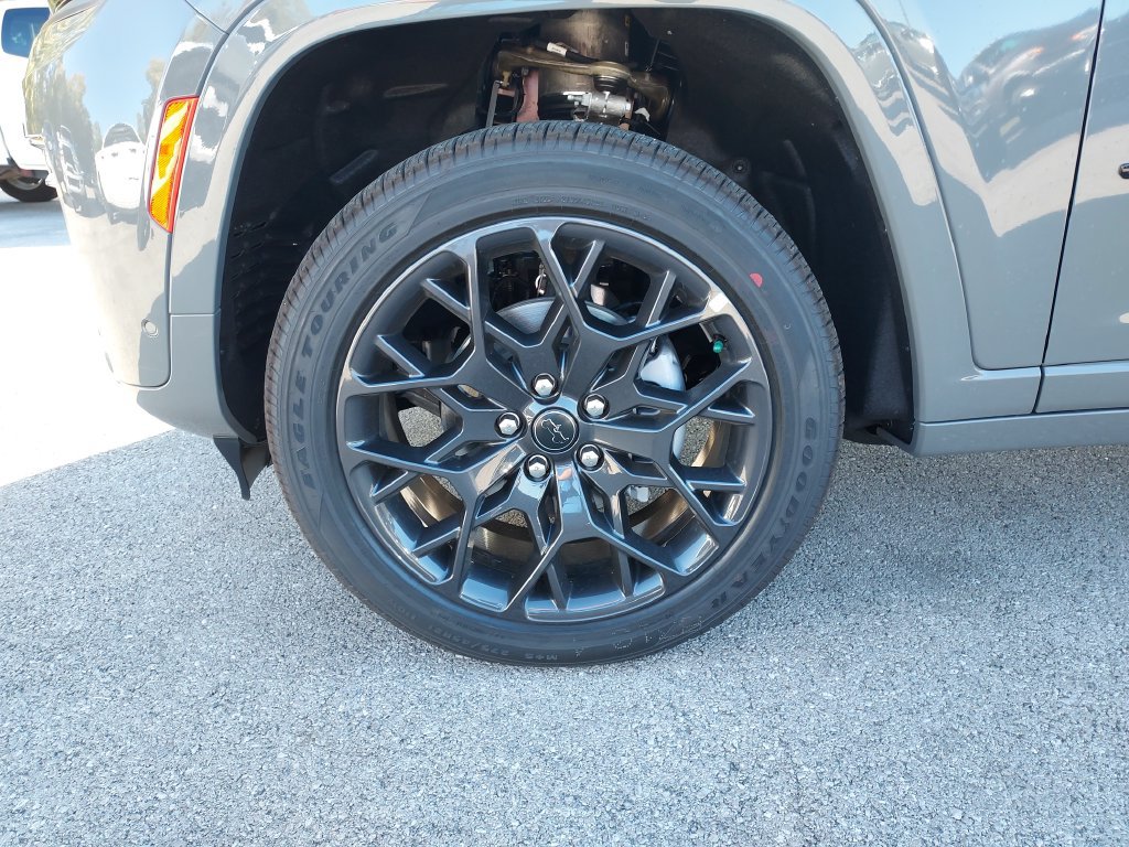 New 2027 Jeep Grand Cherokee Summit AWD/4WD image 10