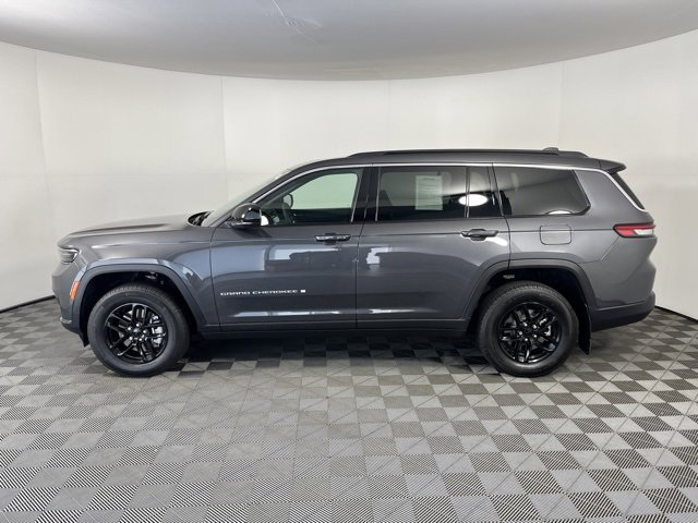 Used 2025 Jeep Grand Cherokee L Laredo image 4