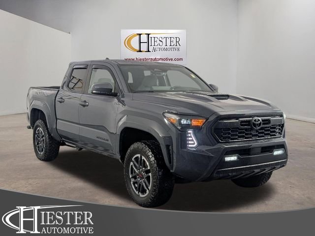 Used 2025 Toyota Tacoma TRD Sport image 1