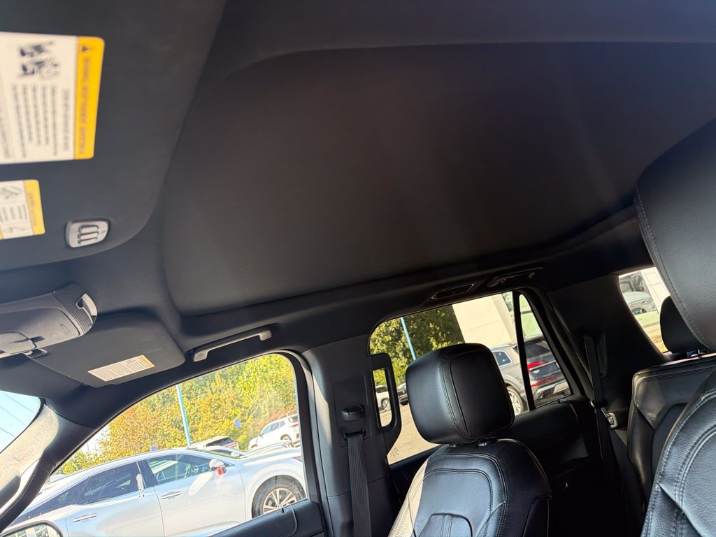 Used 2018 Ford Expedition Limited w/ Equipment Group 302A AWD/4WD image 4