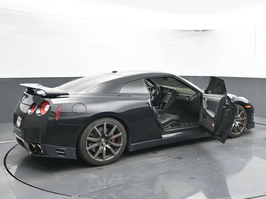 Used 2014 Nissan GT-R Premium image 53