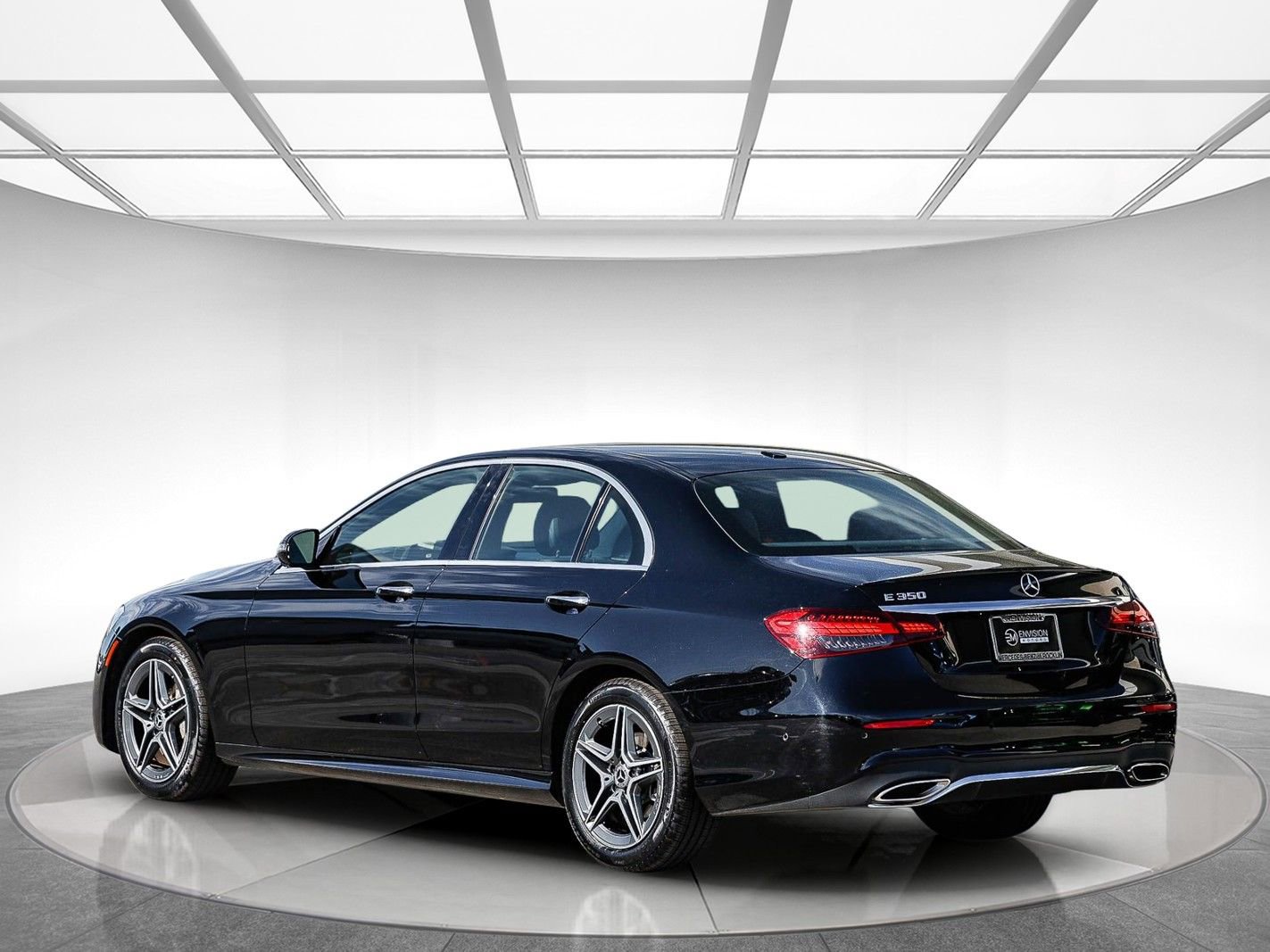 Used 2022 Mercedes-Benz E 350 Sedan image 2