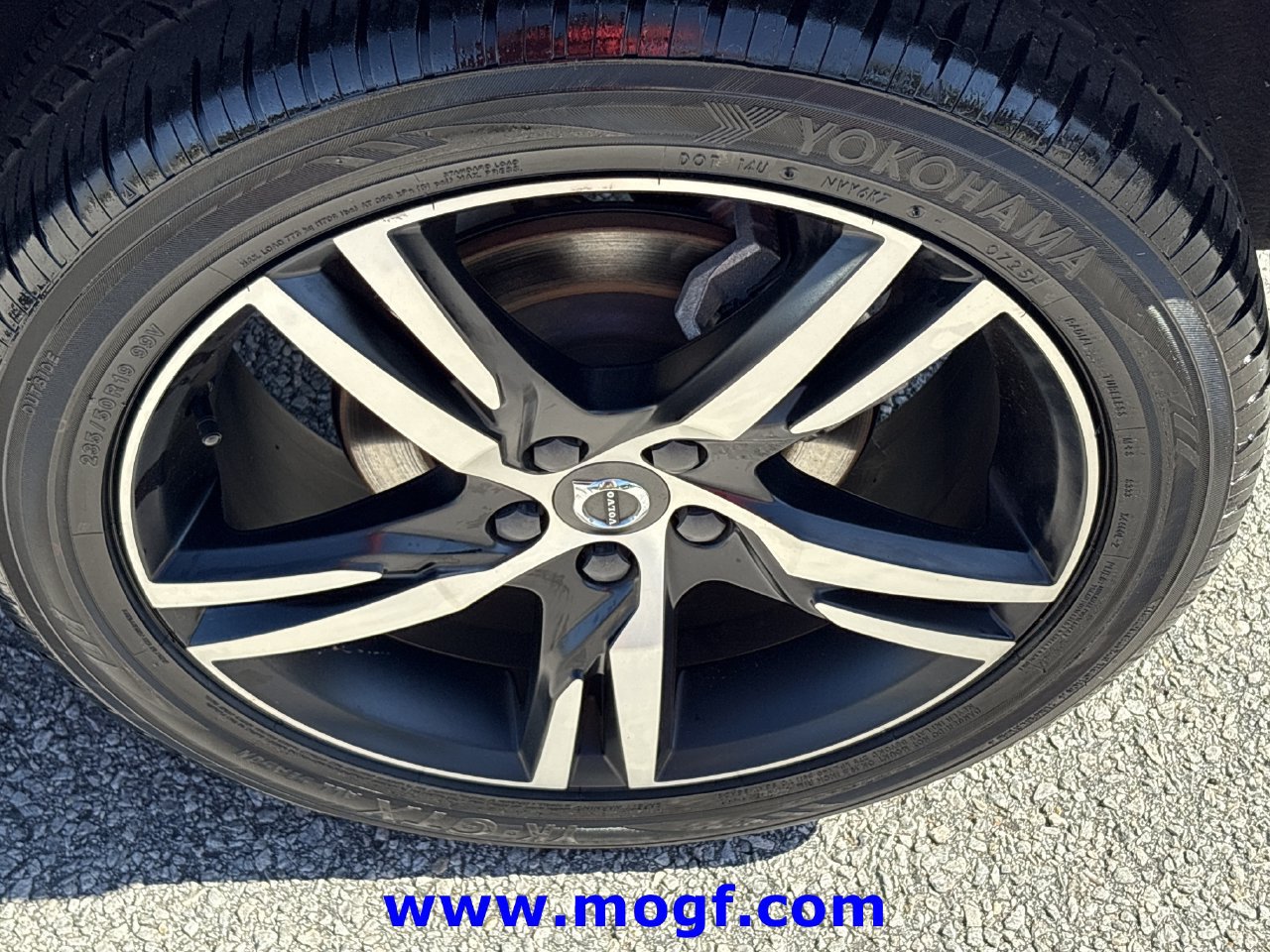 Used 2021 Volvo XC40 T4 R-Design w/ Advanced Package FWD image 27