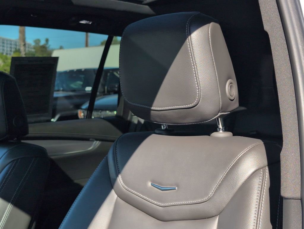 Used 2025 Cadillac XT6 Luxury image 24